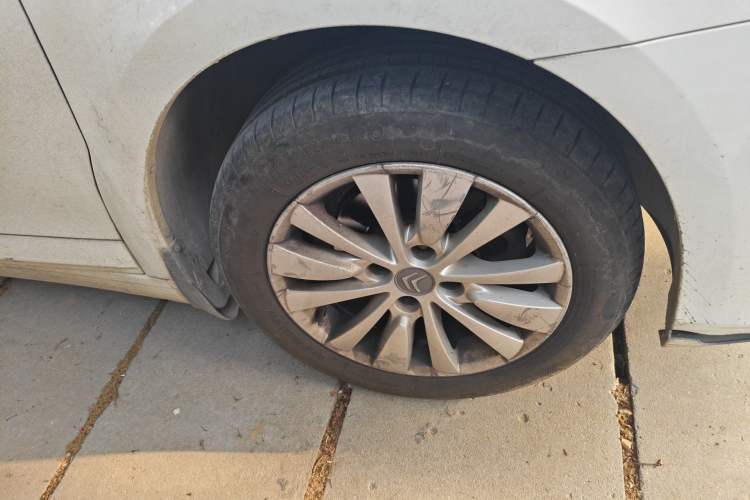 Used Citroen C-Quatre 2013 1.6L Manual Prestige CNG Model
