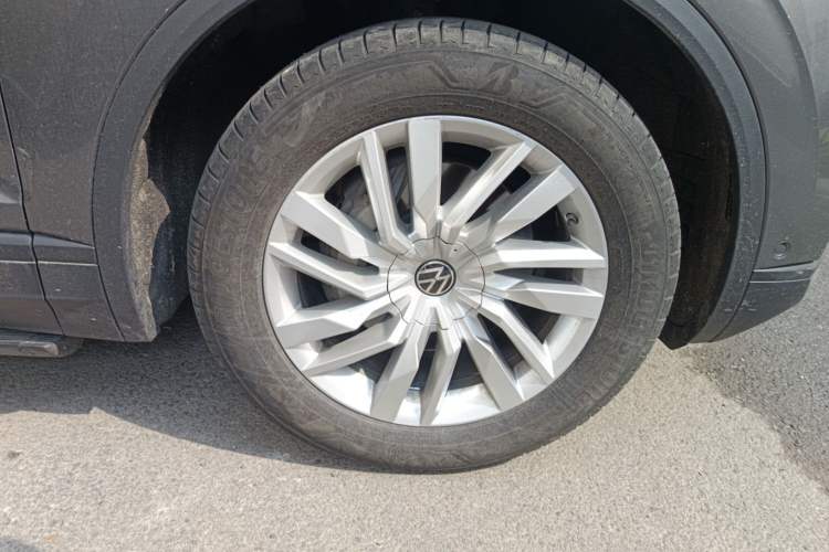 Used Volkswagen Touareg 2022 2.0 TSI Flagship Special Edition Right Front Wheel Hub