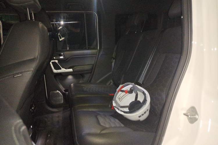 Used 212 T01 2024 2.0T Explorer
