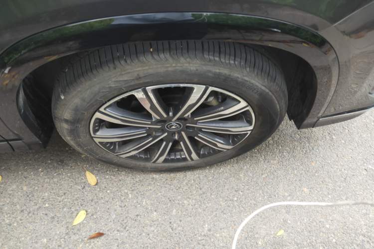 Used CHANGAN CS75 PLUS 2023 3rd Generation 1.5T Automatic Prestige Model Right Front Wheel Hub