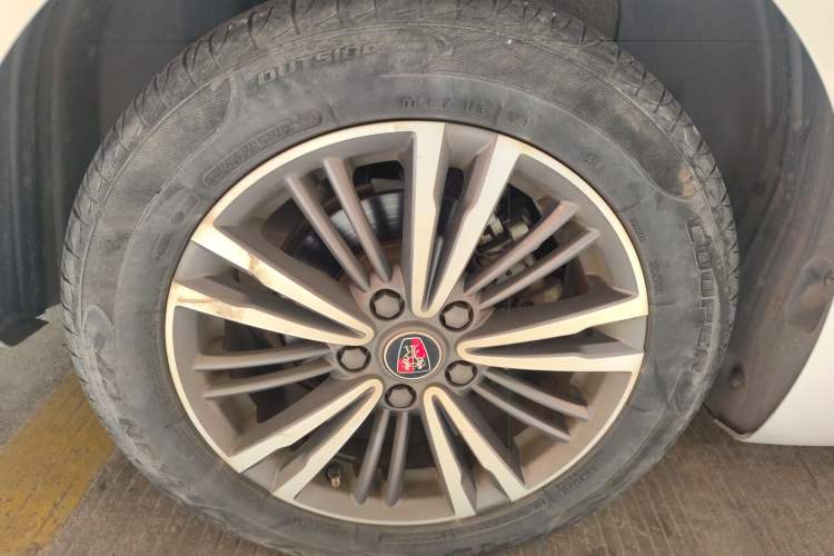 Used Roewe i5 2019 1.5L Automatic 4G Connected Langhao Edition Right Rear Wheel Hub
