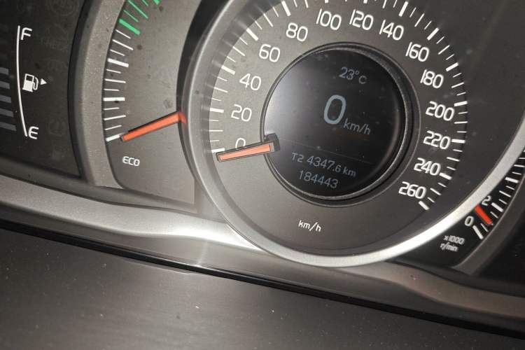 Used Volvo S60 2015 S60L 2.0T Zhiyuan Edition
