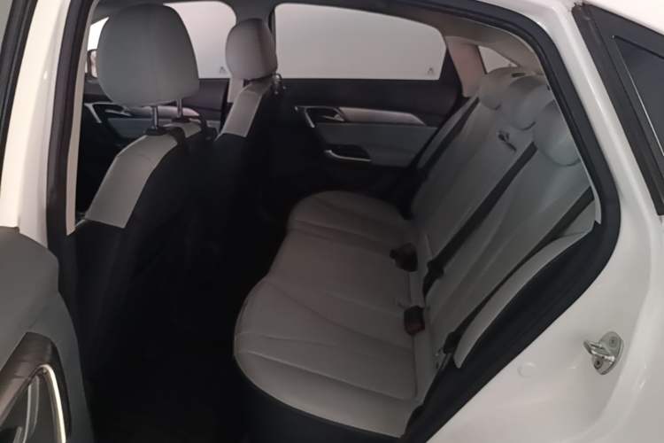Used BAIC Beijing EU5 2018 R550 Smart Trend Edition
