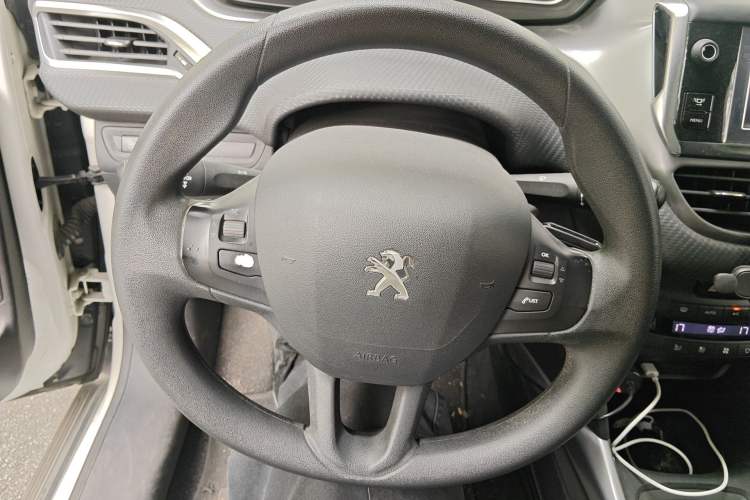 Used Peugeot 2008 2014 1.6L Automatic Fashion Edition Steering Wheel