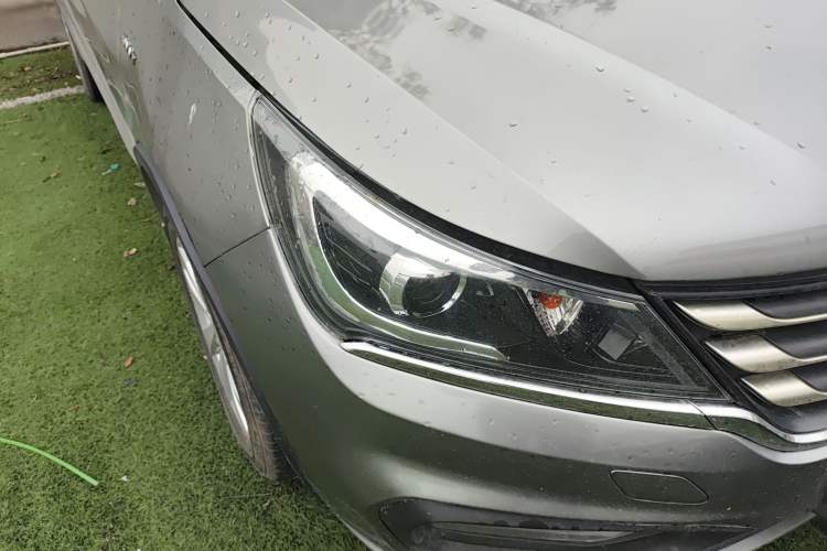 Used Baojun 310W 2017 1.5L Manual Fashion Model China V