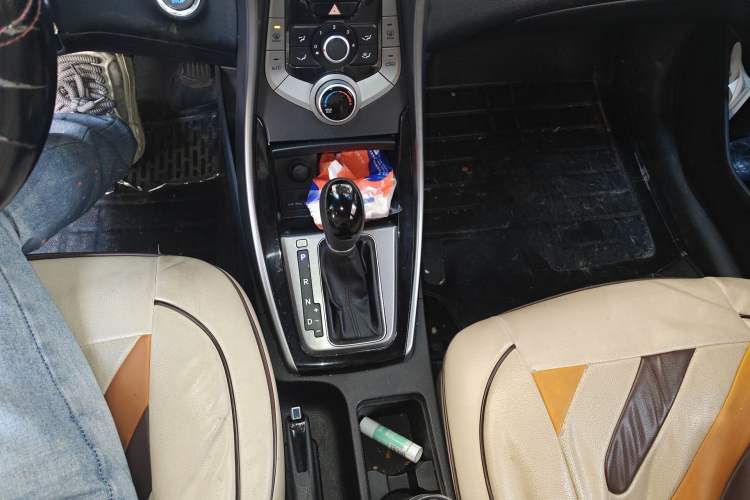 Used Hyundai Elantra (5th Generation / Langdong) 2015 1.6L Automatic Leading Model Gear Lever