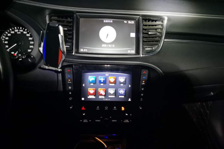 Used Infiniti QX50 2018 2.0T Two-Wheel Drive Fashion Edition Audio And AC Panel