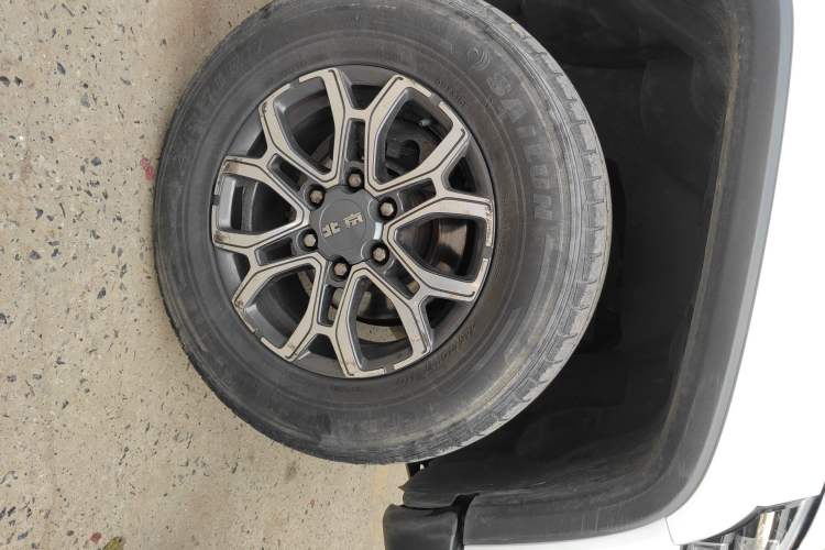 Used BAIC Off-Road BJ40 2020 2.0T Automatic Four-Wheel Drive Urban Hunter Edition Chivalrous Type Right Front Wheel Hub