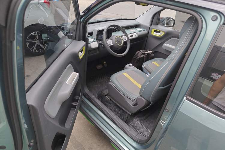 Used Wuling Hongguang MINIEV 2022 GAMEBOY 300km Enthusiast Model with Lithium Iron Phosphate Driver Seat