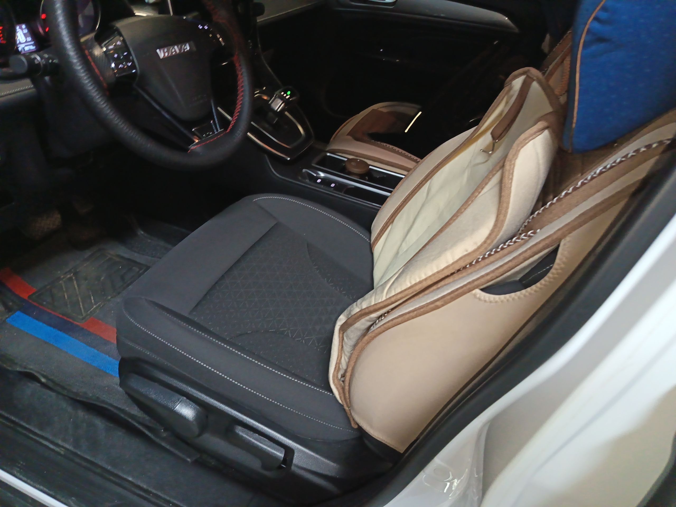 Переднее сиденье в автомобиле