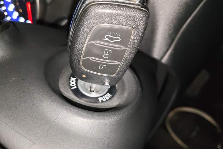 Used Hyundai Elantra (5th Generation / Langdong) 2015 1.6L Automatic Fashion Model