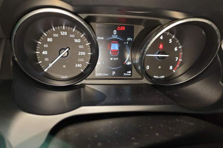 Used Land Rover Range Evoque 2016 2.0T PURE Style Edition Odometer Close Up