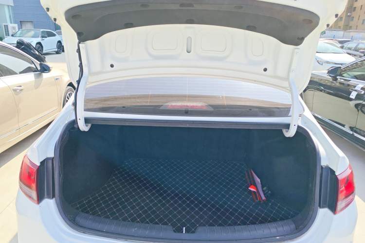 Used Hyundai Celesta 2018 1.6L Automatic GL Enjoyment Version China V Standard