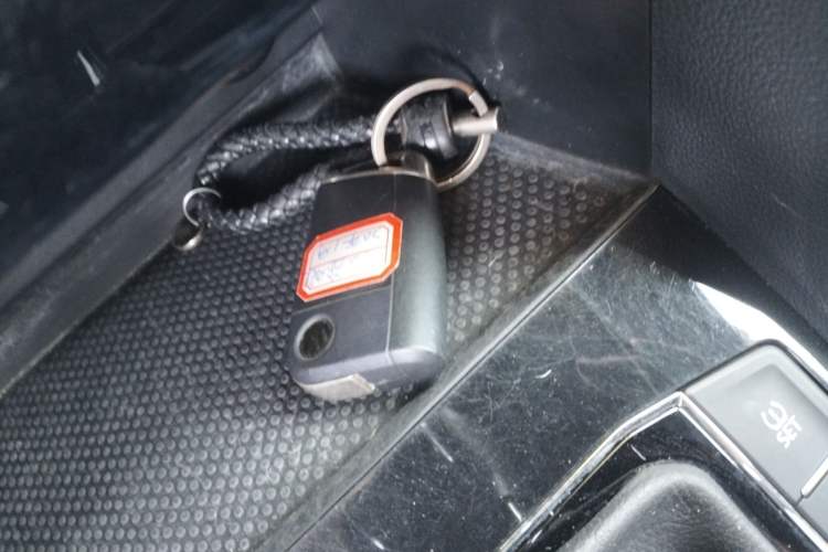 Used Volkswagen Tiguan L 2019 Revised 330TSI Automatic Two-Wheel Drive Smart & Luxury Edition China VI Standard Vehicle Key