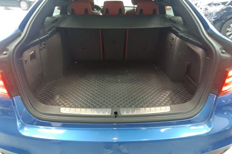 Used BMW 3 Series GT 2016 328i Design Package Model Trunk