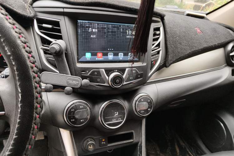 Used BYD Song 2016 GaiShi Edition 1.5TI Manual Elite Model Audio And AC Panel