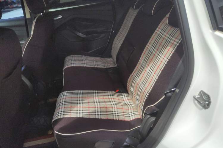 Used Ford Kuga 2015 2.0L GTDi Four-Wheel-Drive Sport Model Left Rear Seat