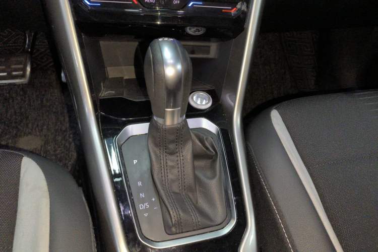 Used Volkswagen T-ROC 2020 230TSI DSG Two-Wheel Drive Advanced Version Gear Lever