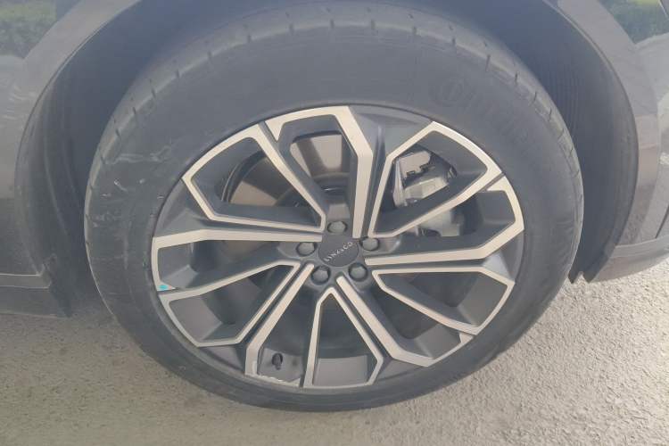 Used Lynk & Co 09 EM-P 2024 2.0TD EM-P Four-Wheel Drive PRO Seven-Seater Right Front Wheel Hub