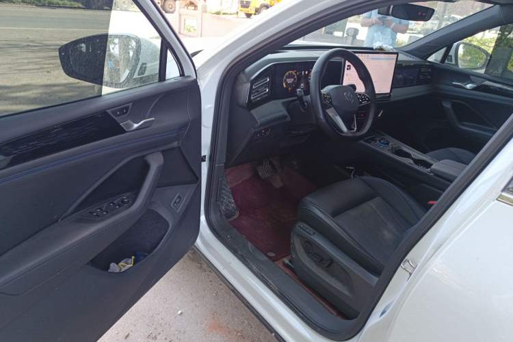 Used Volkswagen Tiguan L 2024 PRO 330TSI Two-Wheel Drive Smart Edition
