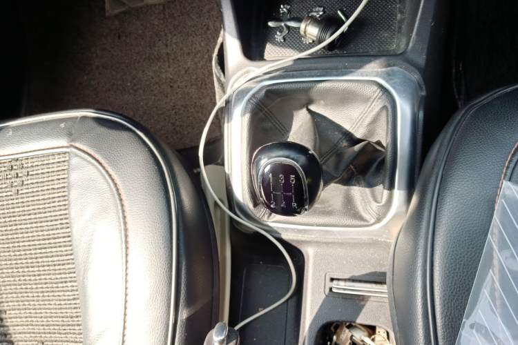 Used CHANGAN OSHAN X70A 2018 1.5L Manual Standard Edition Gear Lever