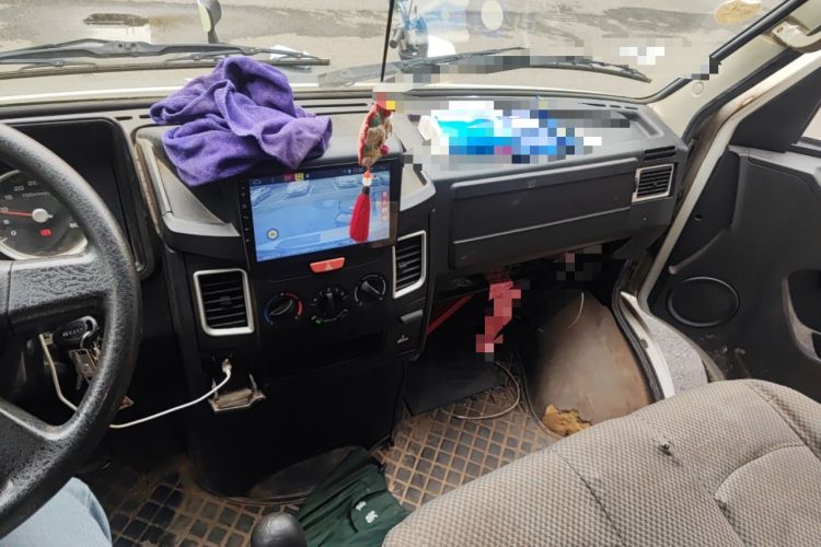 Used Iveco Daily 2020 2.5T A35 Passenger Van with Dual Tires Mid-Roof Design 5-9 Seater China V Emission Standard Audio And AC Panel