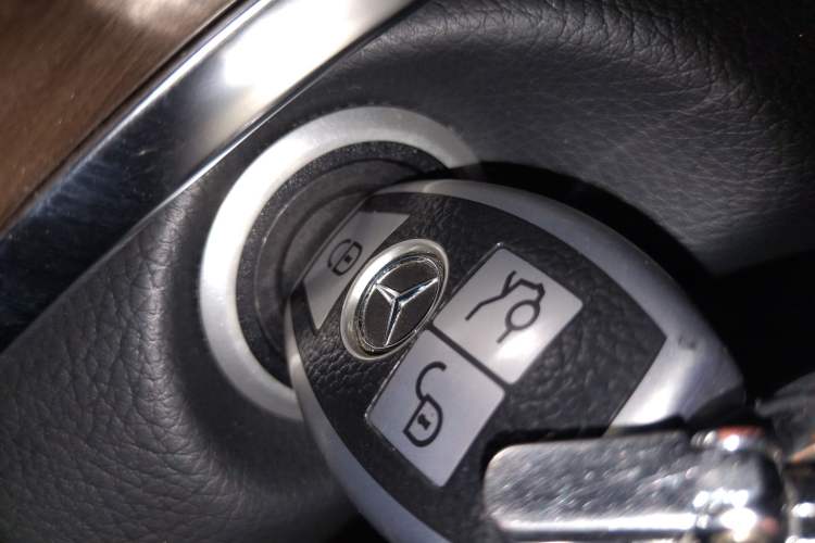 Used Mercedes-Benz V-Class 2020 V 260 L Long-wheelbase Luxury Edition Vehicle Key