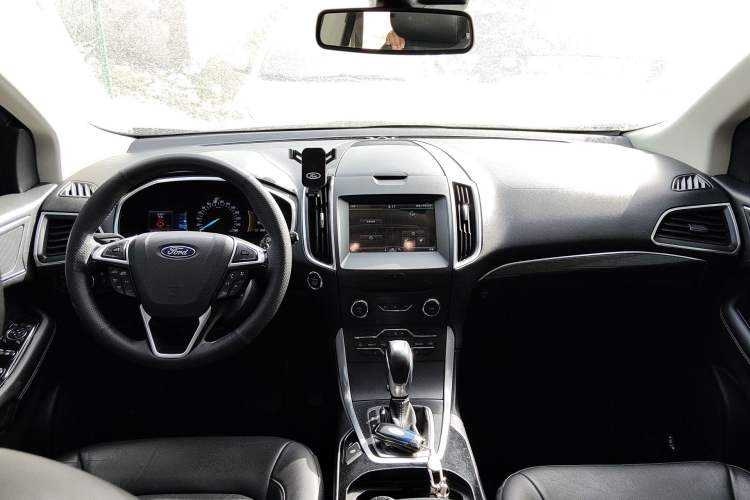 Used Ford Edge 2015 2.0T GTDi 4x4 High-Grade Model
