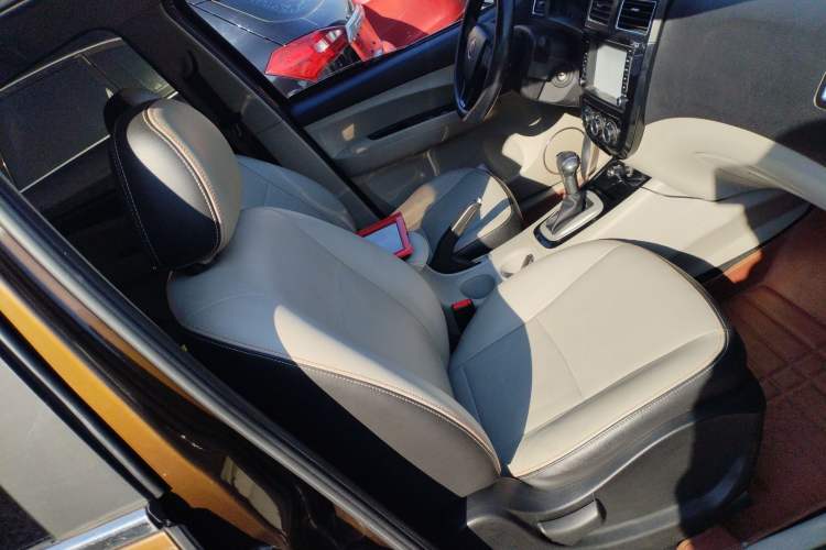 Used FORTHING Joyear XV 2015 1.6L CVT Comfort Model
