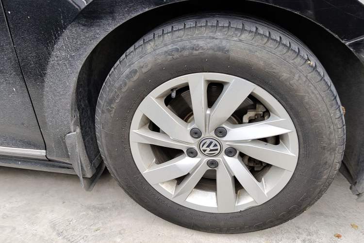 Used Volkswagen Passat 2019 280TSI Business Edition China VI Right Front Wheel Hub