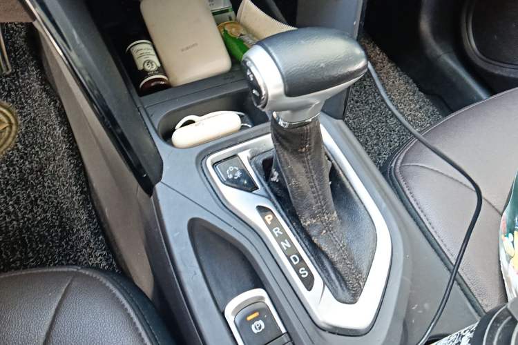 Used GAC Trumpchi GS4 2016 235T G-DCT Luxury Edition Gear Lever