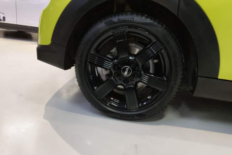 Used MINI MINI 2023 Updated 1.5T COOPER Artist Five-Door Edition