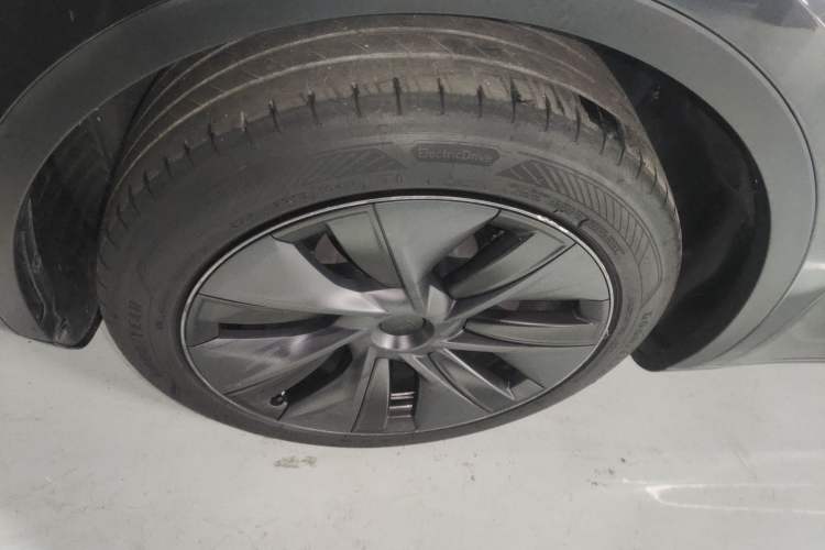Used Tesla Model Y 2024 Rear-Wheel-Drive Version
