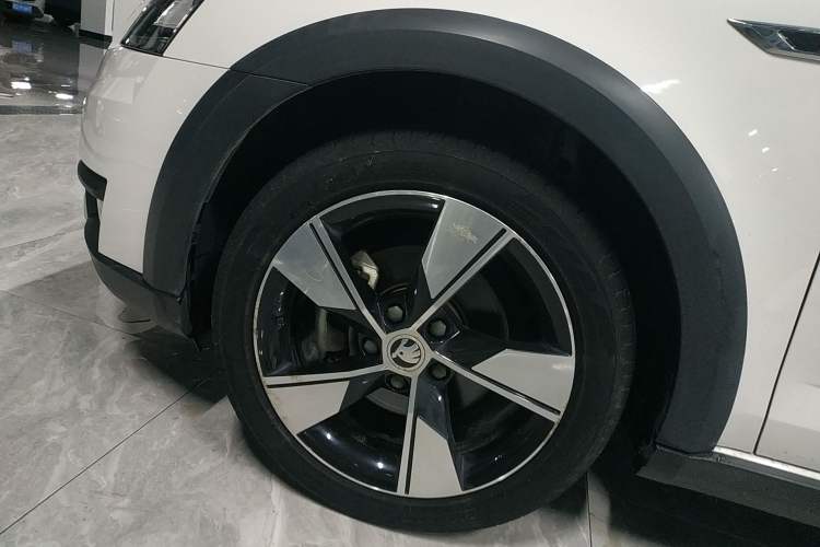 Used Skoda Octavia 2019 TSI280 DSG Luxury Edition Station Wagon China VI Standard