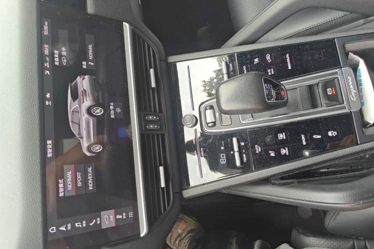 Used Porsche Cayenne 2019 Cayenne 3.0T Audio And AC Panel