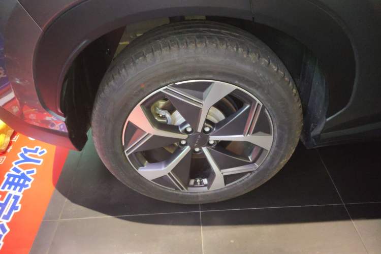 Used AION V 2022 Plus 70 Smart Edition Ternary Lithium Right Rear Wheel Hub