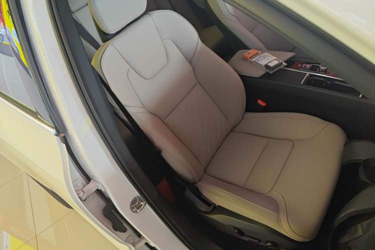 Used Volvo XC60 2026 B5 4x4 Smart Luxury Edition