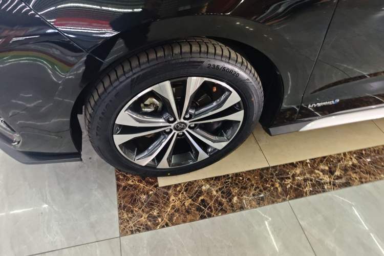 Used Toyota Granvia 2023 2.5L Hybrid Prestige PLUS Edition