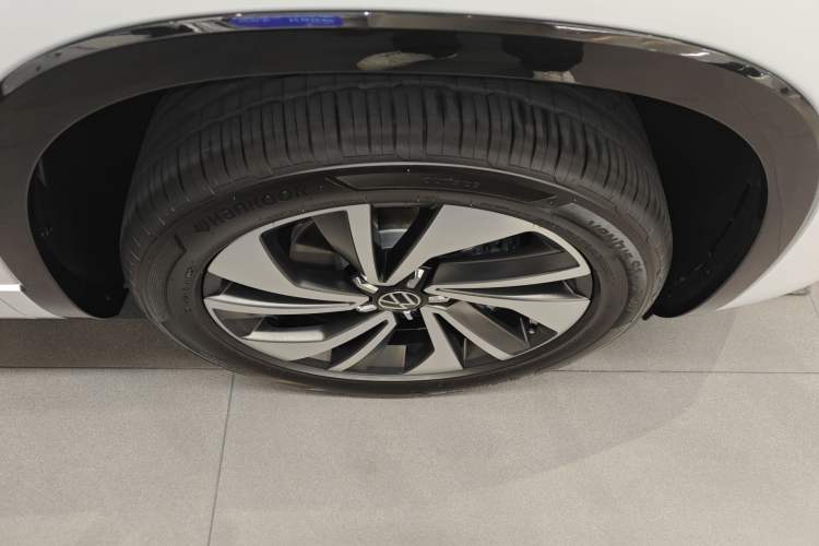 Used Volkswagen Tayron X 2024 330TSI Two-Wheel-Drive Prestige High-Energy Edition Right Front Wheel Hub