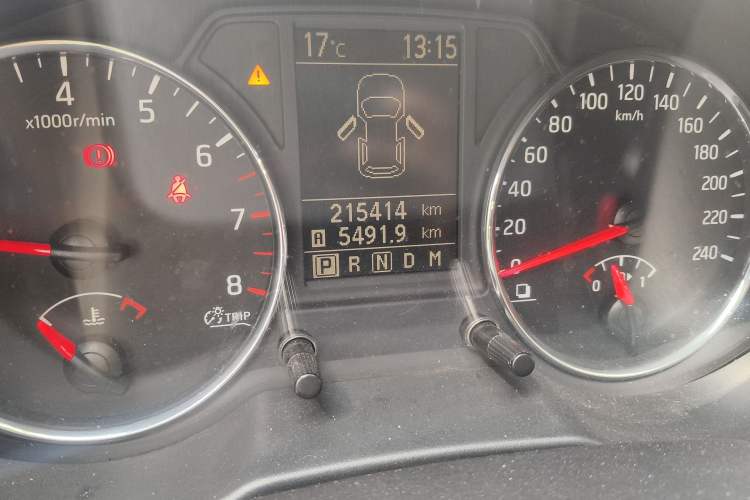 Used Nissan X-Trail 2012 2.5L CVT Ultimate Edition 4WD Odometer Close Up