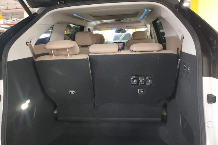 Used XPeng X9 2025 740 Ultra-Long Range Max Trunk