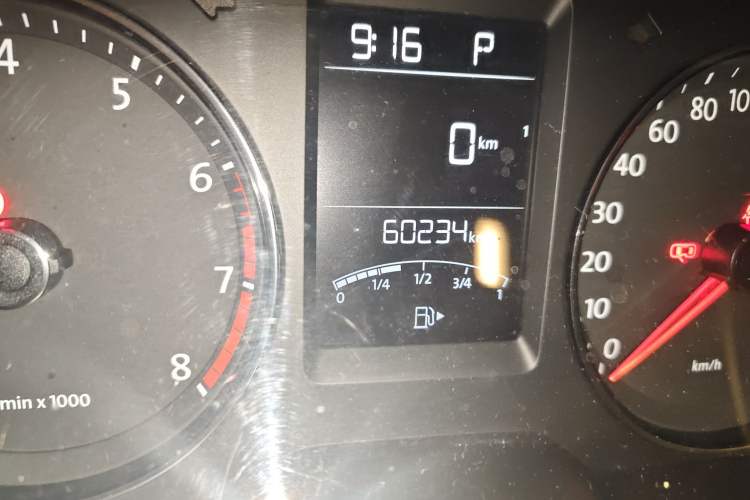 Used Volkswagen Gran Lavida 2013 1.6L Automatic Comfort Model Odometer Close Up