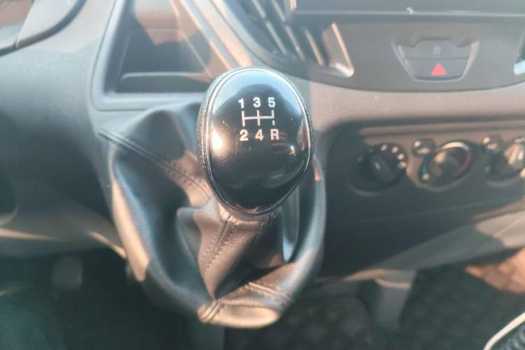 Used Ford Transit 2019 2.0T Diesel Multi-Purpose Commercial Vehicle Mid-Drive Mid-Roof 6-Seater China VI Standard
