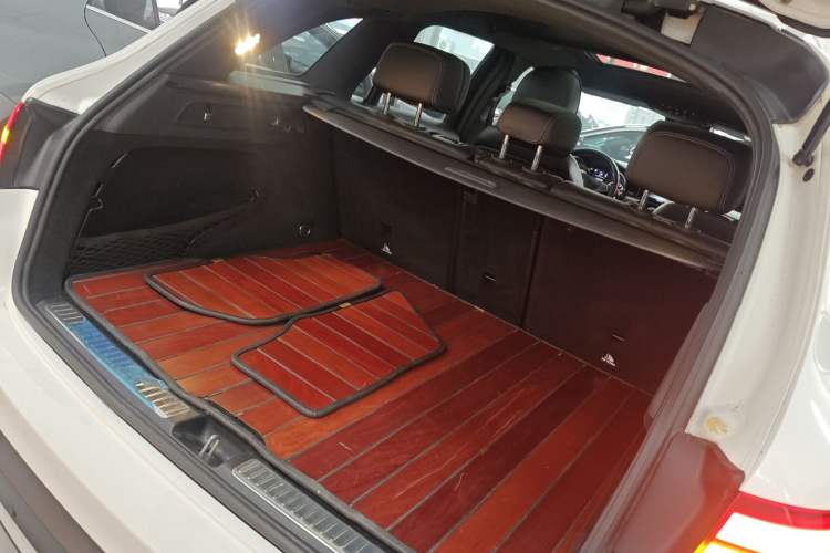 Used Mercedes-Benz GLC 2016 GLC 260 4MATIC Luxury Model