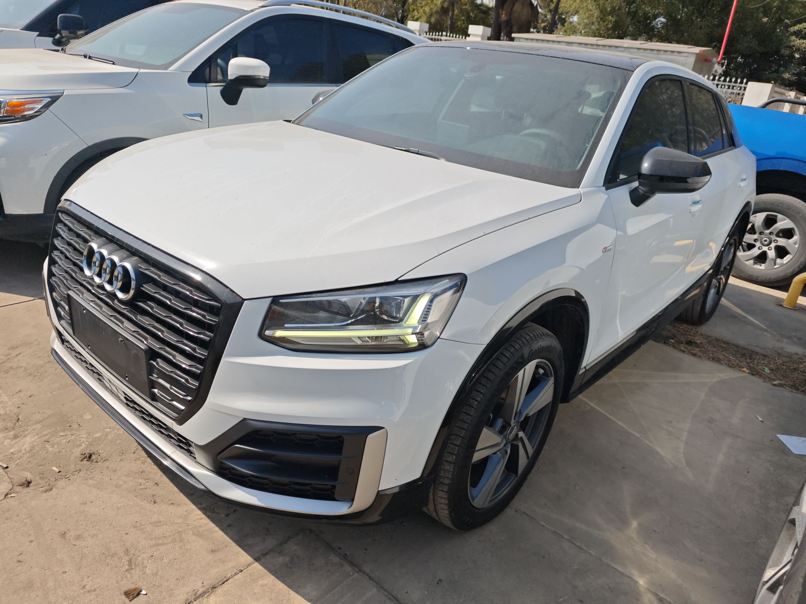 تحت مقدمة السيارة