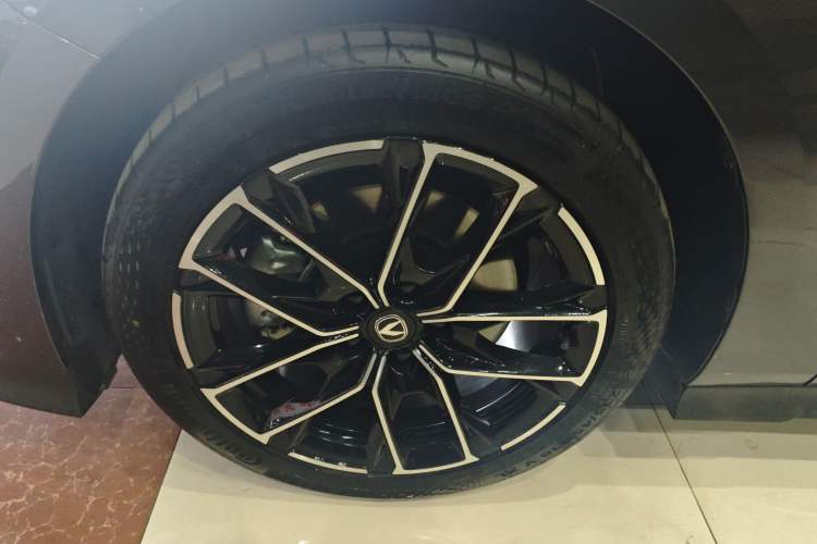 Used Changan UNI-V iDD 2024 Blue Whale Smart Electric iDD 136km ZhiKu Model