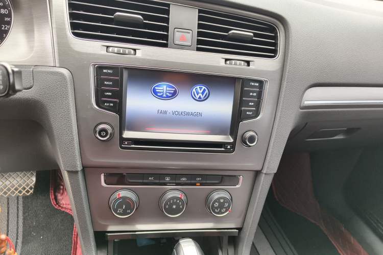 Used Volkswagen Golf 2014 1.4TSI Automatic Comfort Model Audio And AC Panel