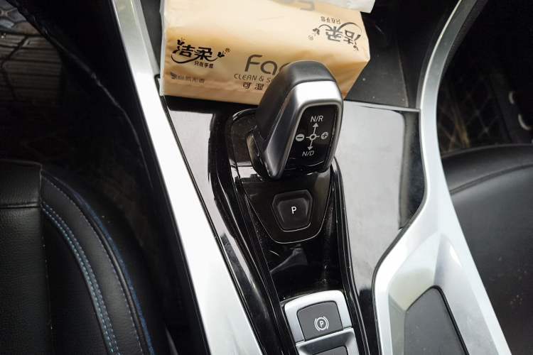 Used Lynk & Co 01 2017 2.0T Two-Wheel Drive Zhaopu Version Gear Lever