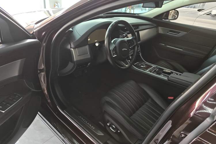 Used Jaguar XFL 2018 XFL 3.0 SC 340 PS Luxury Edition
