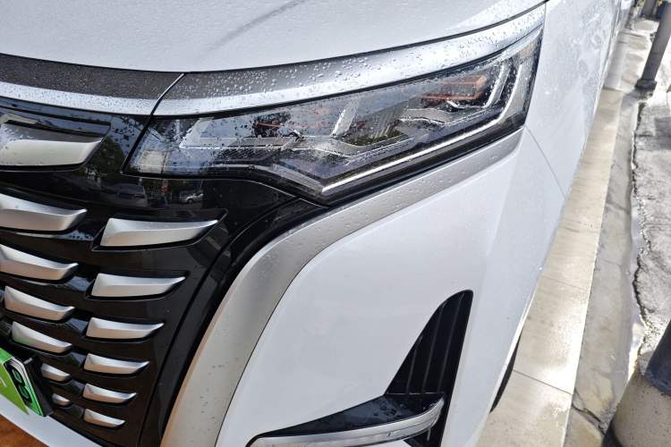 Used Denza D9 2022 DM-i 970 Four-Wheel Drive Prestige Model Left Front Headlight